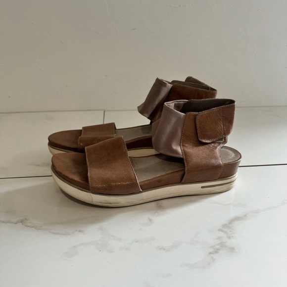 Eileen Fisher Women’s Spree Sport Quartz Leather Ankle Strap Sandals - Picture 4 of 6